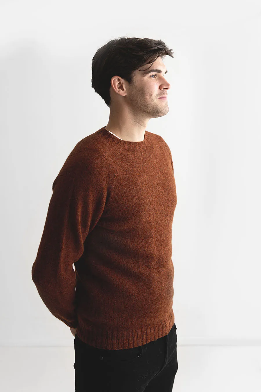 Mens Seamless Saddle Shoulder Shetland Jumper - Rust